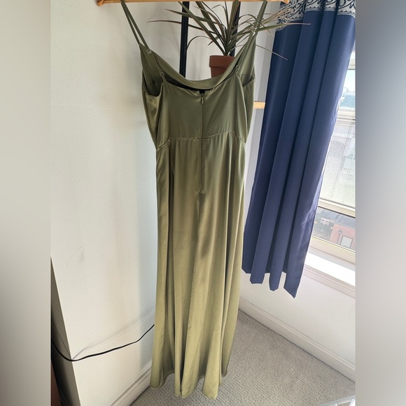 Reformation Devora dress in color artichoke. Perfect bridesmaid dress - Picture 6 of 7